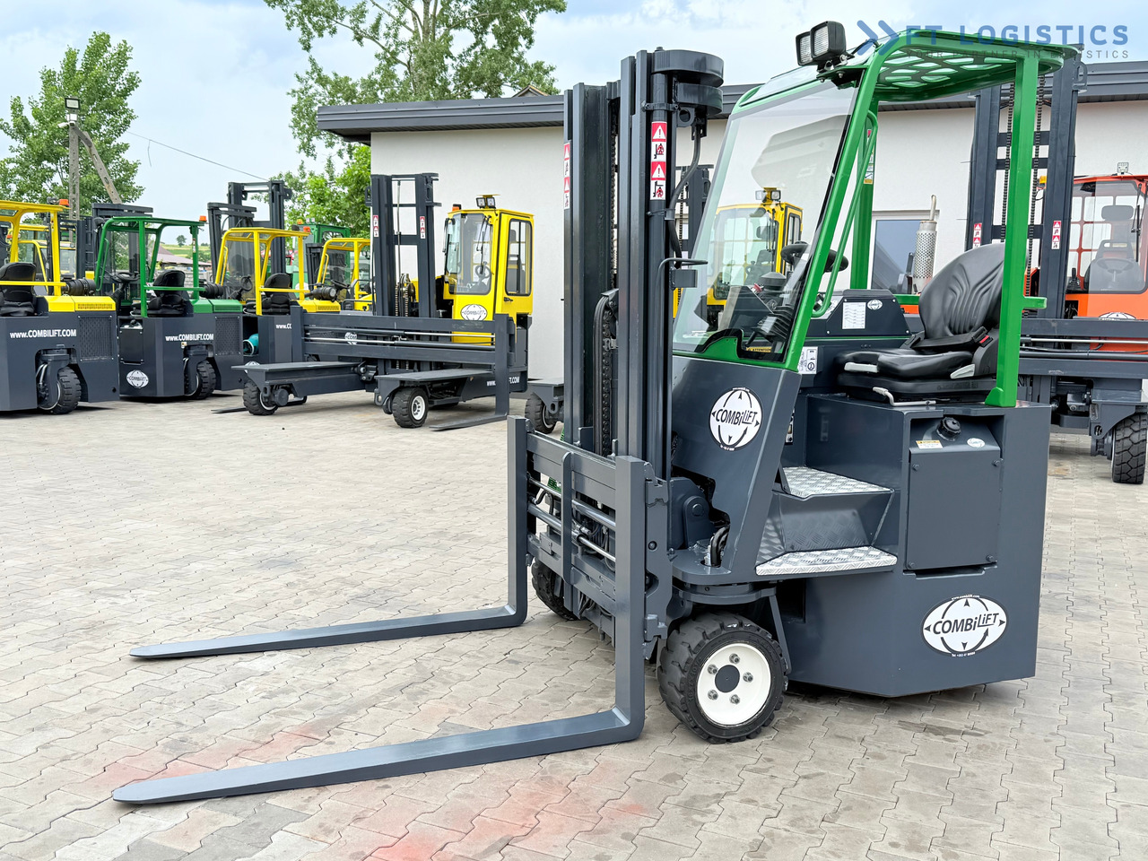 COMBILIFT CB3000 / DIESEL / TRIPLEX 4900MM / FREE LIFT / SIDESHIFT / FORK POSITIONER / 1500MM FORKS / LIKE NEW - Chariot multidirectionnel: photos 2 COMBILIFT CB3000 / DIESEL / TRIPLEX 4900MM / FREE LIFT / SIDESHIFT / FORK POSITIONER / 1500MM FORKS / LIKE NEW - Chariot multidirectionnel: photos 2