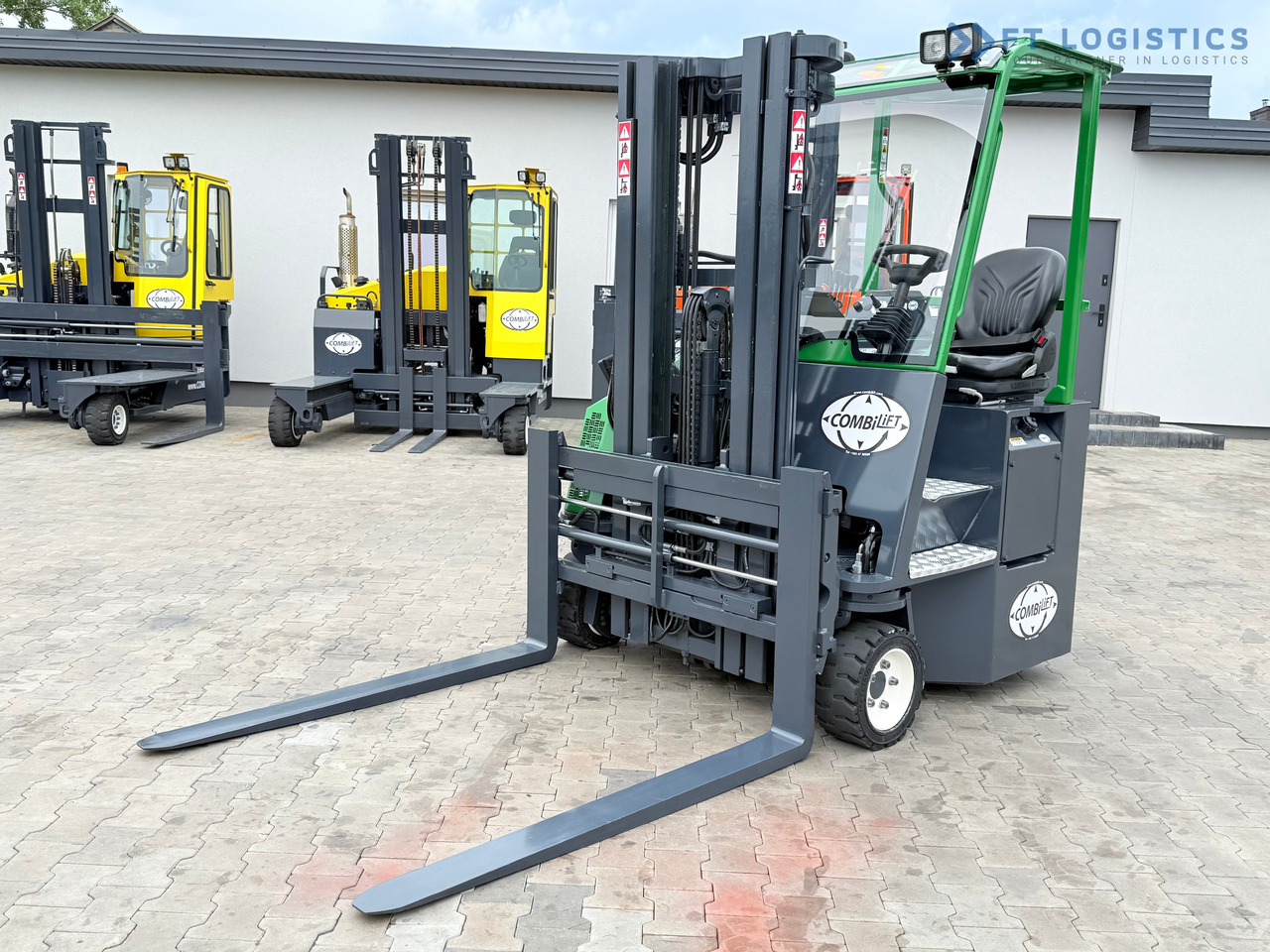 COMBILIFT CB3000 / DIESEL / TRIPLEX 4900MM / FREE LIFT / SIDESHIFT / FORK POSITIONER / 1500MM FORKS / LIKE NEW - Chariot multidirectionnel: photos 3 COMBILIFT CB3000 / DIESEL / TRIPLEX 4900MM / FREE LIFT / SIDESHIFT / FORK POSITIONER / 1500MM FORKS / LIKE NEW - Chariot multidirectionnel: photos 3