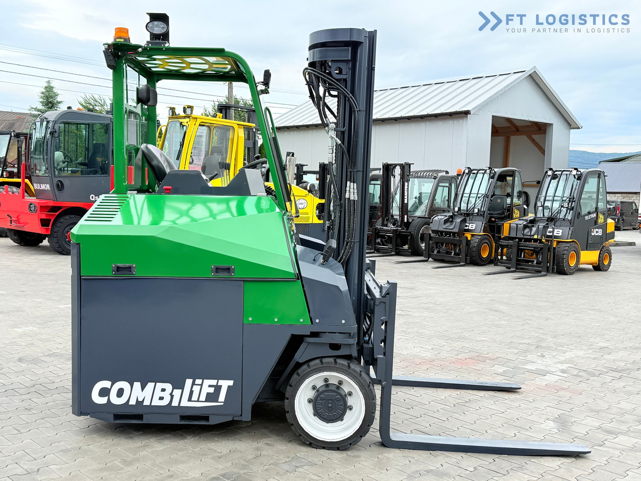 COMBILIFT Combilift CBE4000 / TRIPLEX 5200MM / ELECTRIC / FREE LIFT / FORK POSITIONER / SIDESHIFT / LIKE NEW - Chariot multidirectionnel: photos 3 COMBILIFT Combilift CBE4000 / TRIPLEX 5200MM / ELECTRIC / FREE LIFT / FORK POSITIONER / SIDESHIFT / LIKE NEW - Chariot multidirectionnel: photos 3
