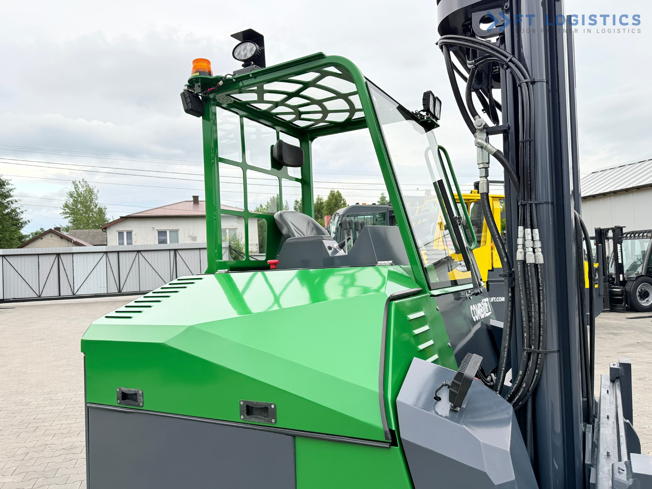 COMBILIFT Combilift CBE4000 / TRIPLEX 5200MM / ELECTRIC / FREE LIFT / FORK POSITIONER / SIDESHIFT / LIKE NEW - Chariot multidirectionnel: photos 4 COMBILIFT Combilift CBE4000 / TRIPLEX 5200MM / ELECTRIC / FREE LIFT / FORK POSITIONER / SIDESHIFT / LIKE NEW - Chariot multidirectionnel: photos 4