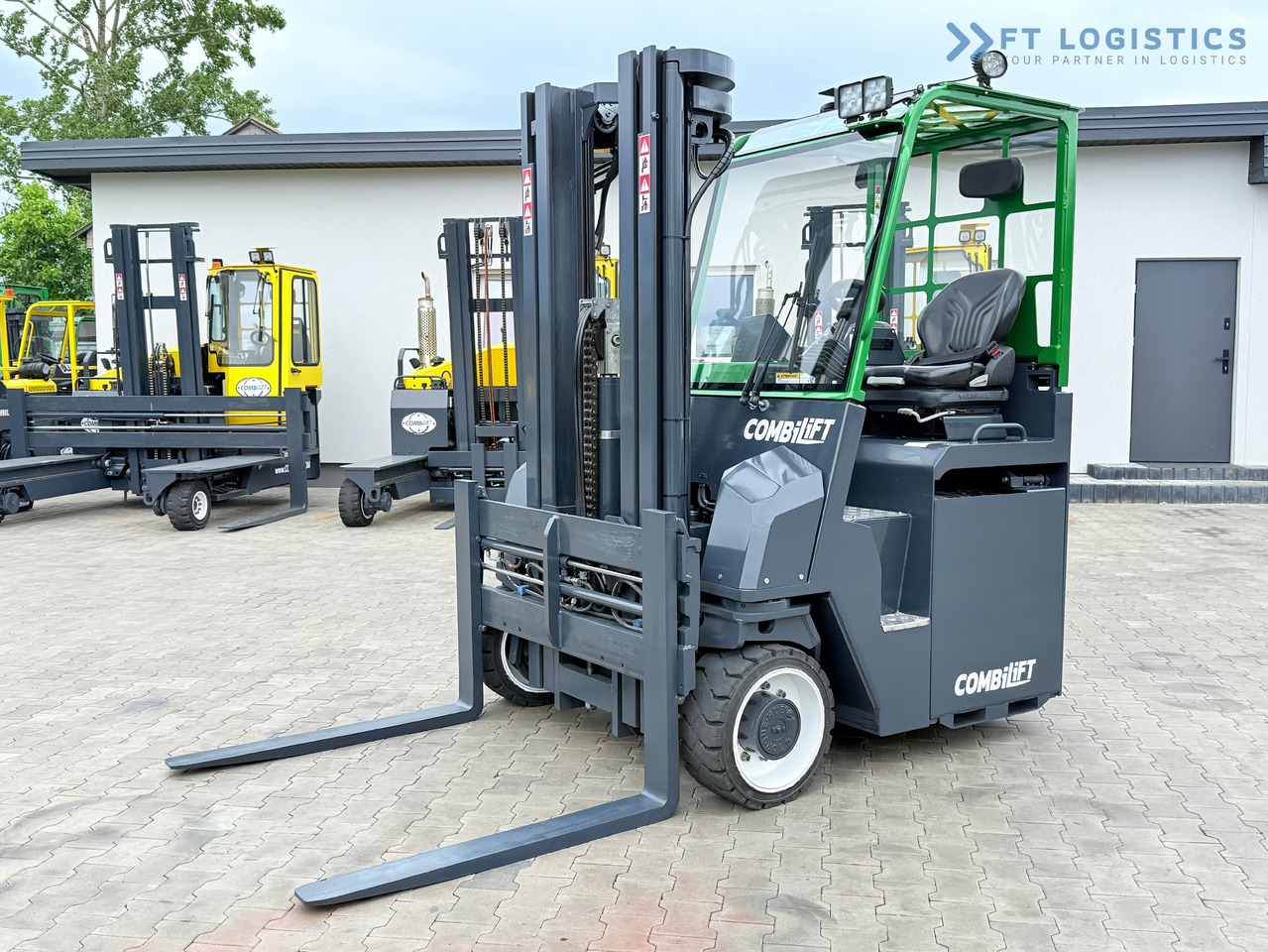 COMBILIFT Combilift CBE4000 / TRIPLEX 5200MM / ELECTRIC / FREE LIFT / FORK POSITIONER / SIDESHIFT / LIKE NEW - Chariot multidirectionnel: photos 1 COMBILIFT Combilift CBE4000 / TRIPLEX 5200MM / ELECTRIC / FREE LIFT / FORK POSITIONER / SIDESHIFT / LIKE NEW - Chariot multidirectionnel: photos 1