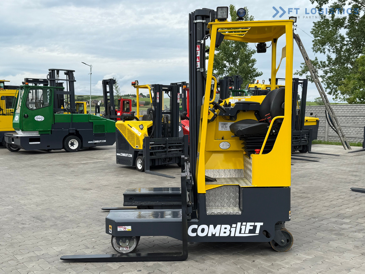 COMBILIFT MR / ELECTRIC / TRIPLEX – 6000MM / FULL FREE LIFT / WIDE POSITIONER / FORK SIDESHIFT / ONLY 1400 HOURS / LIKE NEW - Chariot multidirectionnel: photos 2 COMBILIFT MR / ELECTRIC / TRIPLEX – 6000MM / FULL FREE LIFT / WIDE POSITIONER / FORK SIDESHIFT / ONLY 1400 HOURS / LIKE NEW - Chariot multidirectionnel: photos 2