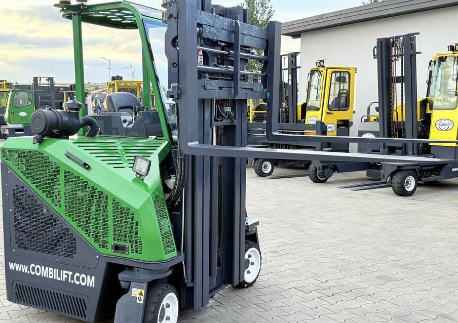 Combilift C2500CB / GAS / TRIPLEX - 4900MM / FREE-LIFT / POSITIONER / SIDE SHIFT / LIKE NEW - Chariot multidirectionnel: photos 1 Combilift C2500CB / GAS / TRIPLEX - 4900MM / FREE-LIFT / POSITIONER / SIDE SHIFT / LIKE NEW - Chariot multidirectionnel: photos 1