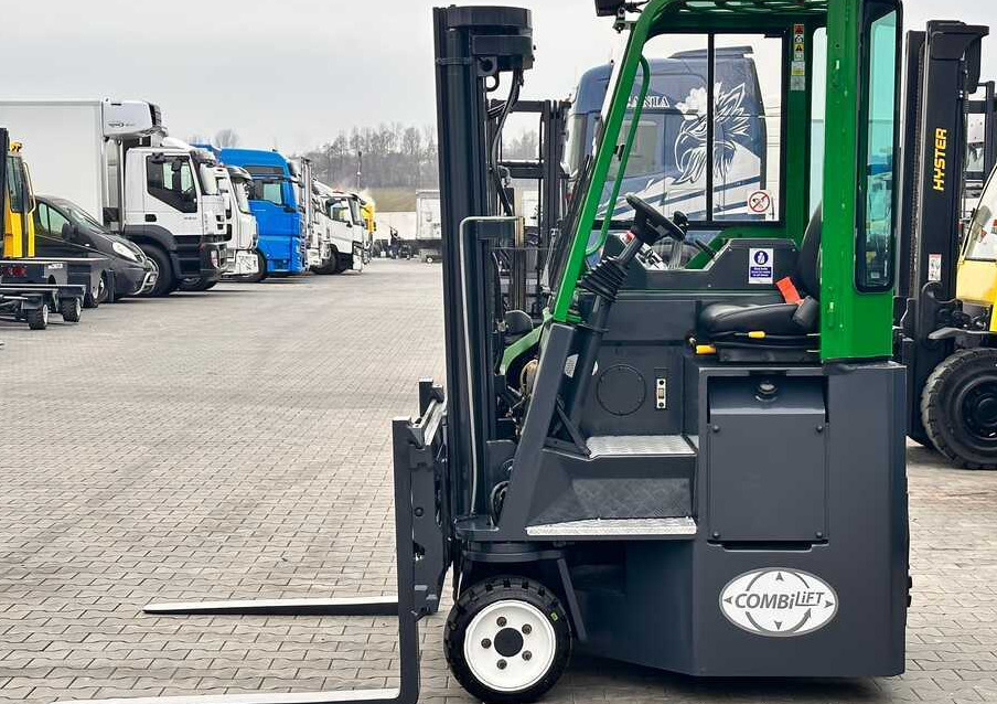 Combilift C2500CB / TRIPLEX / DIESEL / 4900MM / FREE LIFT / POSITIONER 1720MM / LIKE NEW - Chariot multidirectionnel: photos 2 Combilift C2500CB / TRIPLEX / DIESEL / 4900MM / FREE LIFT / POSITIONER 1720MM / LIKE NEW - Chariot multidirectionnel: photos 2