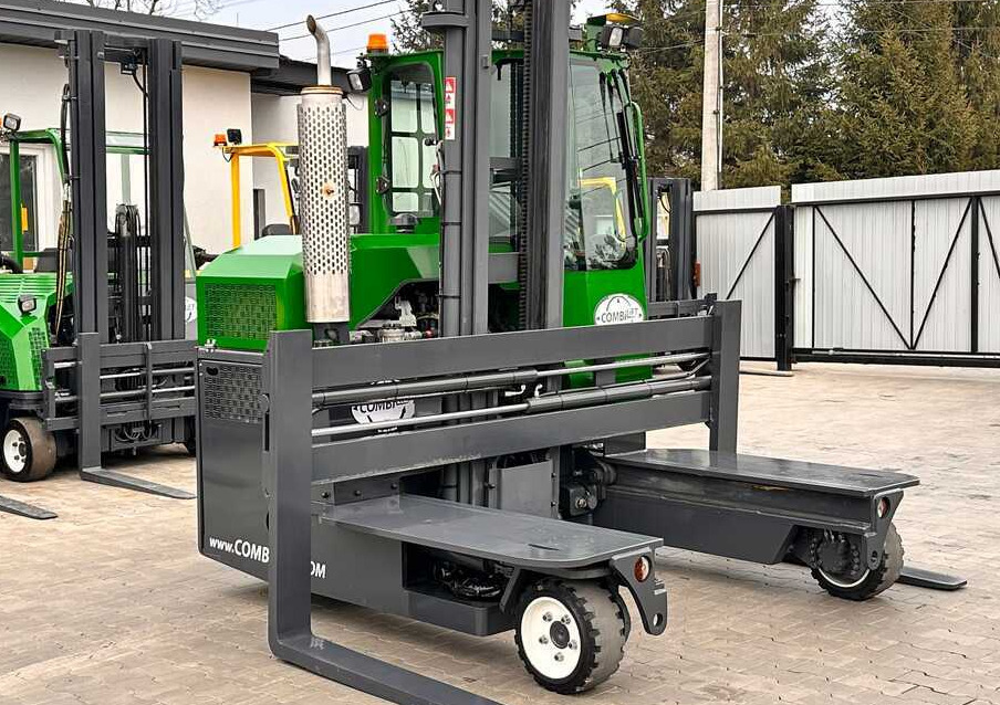 Combilift C3000 / 4100 MM / 3 TONS / PLATFORM / 1939 MTH / LPG / LIKE NEW - Chariot multidirectionnel: photos 5 Combilift C3000 / 4100 MM / 3 TONS / PLATFORM / 1939 MTH / LPG / LIKE NEW - Chariot multidirectionnel: photos 5