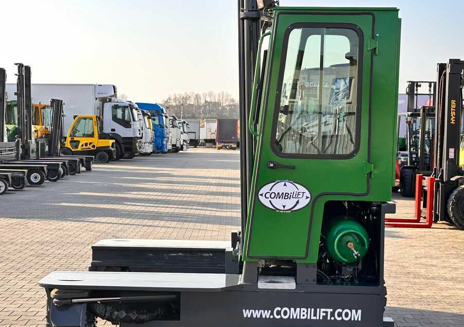 Combilift C3000 / DUPLEX / 4100MM / LPG / FREE LIFT / LIKE NEW - Chariot multidirectionnel: photos 2 Combilift C3000 / DUPLEX / 4100MM / LPG / FREE LIFT / LIKE NEW - Chariot multidirectionnel: photos 2