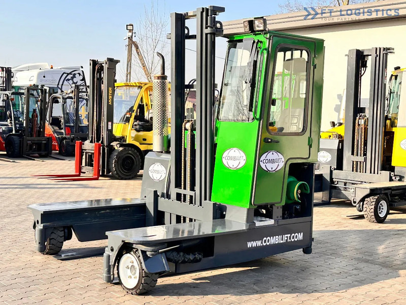 Combilift C3000 / DUPLEX / 4100MM / LPG / FREE LIFT / Like New C3000 / DUPLEX / 4100MM / LPG / FREE LIFT / Like New - Chariot multidirectionnel: photos 1 Combilift C3000 / DUPLEX / 4100MM / LPG / FREE LIFT / Like New C3000 / DUPLEX / 4100MM / LPG / FREE LIFT / Like New - Chariot multidirectionnel: photos 1