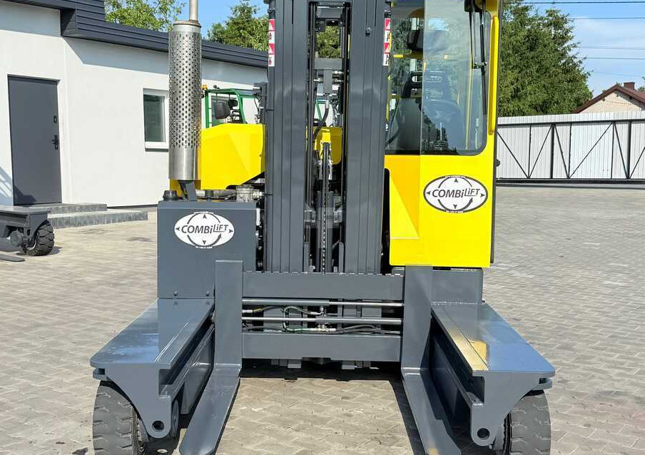 Combilift C3000 / GAS / TRIPLEX - 4900MM / ONLY 1537 HOURS / FORK POSITIONER / CABIN / LIKE NEW - Chariot multidirectionnel: photos 5 Combilift C3000 / GAS / TRIPLEX - 4900MM / ONLY 1537 HOURS / FORK POSITIONER / CABIN / LIKE NEW - Chariot multidirectionnel: photos 5