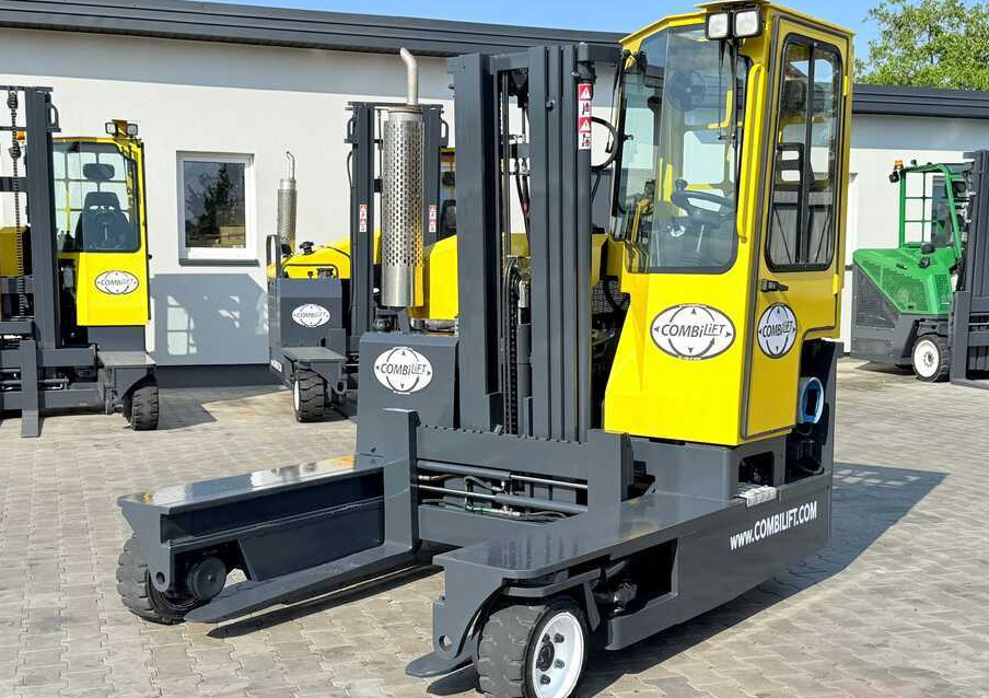 Combilift C3000 / GAS / TRIPLEX - 4900MM / ONLY 1537 HOURS / FORK POSITIONER / CABIN / LIKE NEW - Chariot multidirectionnel: photos 1 Combilift C3000 / GAS / TRIPLEX - 4900MM / ONLY 1537 HOURS / FORK POSITIONER / CABIN / LIKE NEW - Chariot multidirectionnel: photos 1