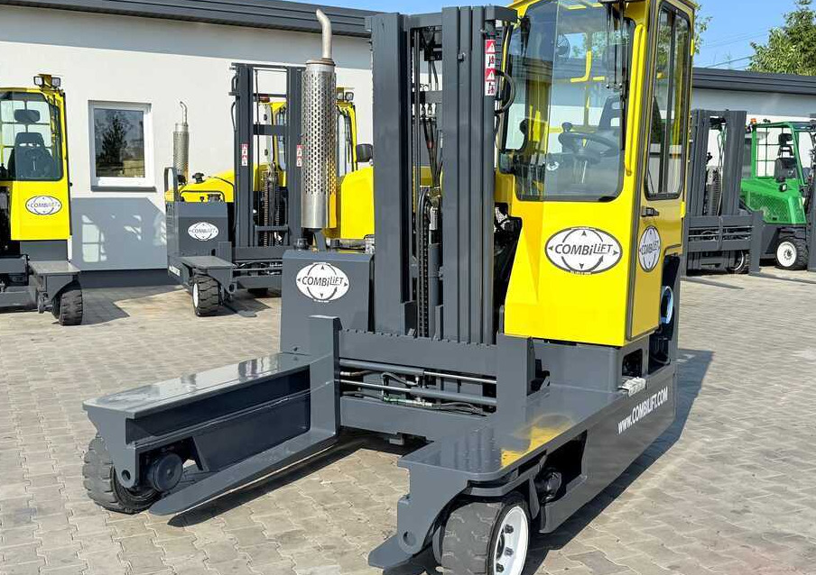 Combilift C3000 / GAS / TRIPLEX - 4900MM / ONLY 1537 HOURS / FORK POSITIONER / CABIN / LIKE NEW - Chariot multidirectionnel: photos 4 Combilift C3000 / GAS / TRIPLEX - 4900MM / ONLY 1537 HOURS / FORK POSITIONER / CABIN / LIKE NEW - Chariot multidirectionnel: photos 4