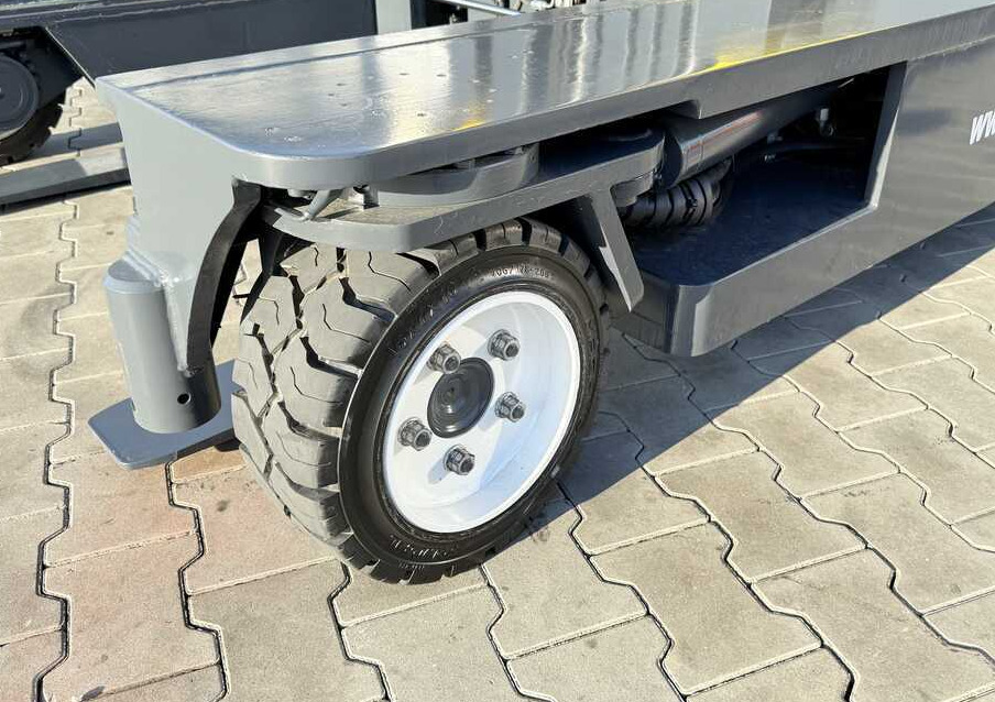Combilift C3000 / GAS / TRIPLEX - 7600MM / FREE-LIFT / POSITIONER / A comprehensive range of four-way and side-loading forklifts. - Chariot multidirectionnel: photos 3 Combilift C3000 / GAS / TRIPLEX - 7600MM / FREE-LIFT / POSITIONER / A comprehensive range of four-way and side-loading forklifts. - Chariot multidirectionnel: photos 3