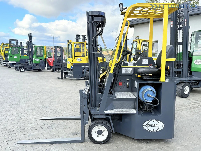 Combilift C3000CB / GAS / TRIPLEX 4900MM / FREE LIFT / FORK POSITIONER / SIDE SHIFT / EXCELLENT CONDITION / Wide range of four-way and sid - Chariot multidirectionnel: photos 3 Combilift C3000CB / GAS / TRIPLEX 4900MM / FREE LIFT / FORK POSITIONER / SIDE SHIFT / EXCELLENT CONDITION / Wide range of four-way and sid - Chariot multidirectionnel: photos 3