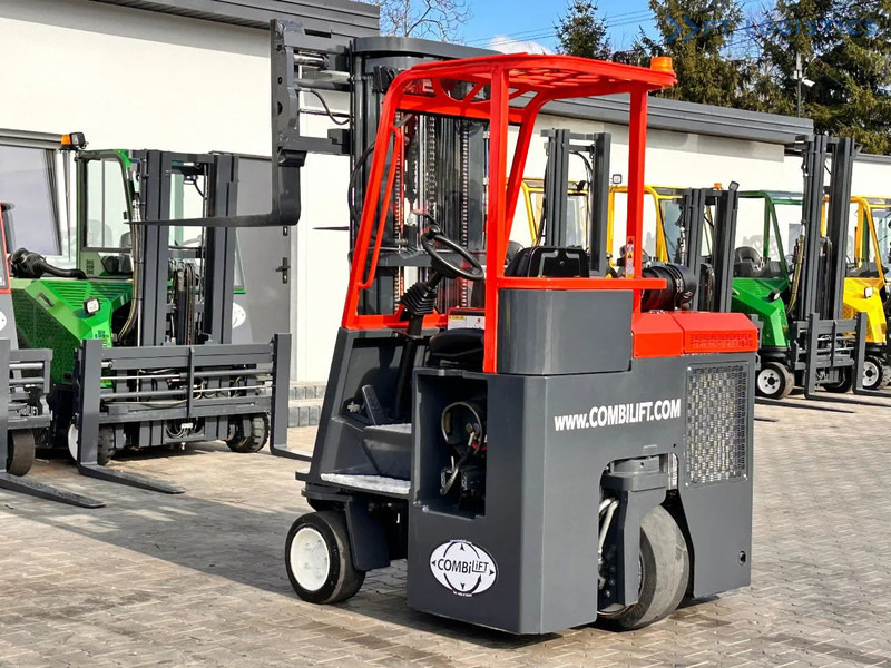Combilift C3000CB / LPG / TRIPLEX / 5500MM / FREE LIFT / FORK SHIFT / POSITIONER C3000CB / LPG / TRIPLEX / 5500MM / FREE LIFT / FORK SHIFT - Chariot multidirectionnel: photos 3 Combilift C3000CB / LPG / TRIPLEX / 5500MM / FREE LIFT / FORK SHIFT / POSITIONER C3000CB / LPG / TRIPLEX / 5500MM / FREE LIFT / FORK SHIFT - Chariot multidirectionnel: photos 3