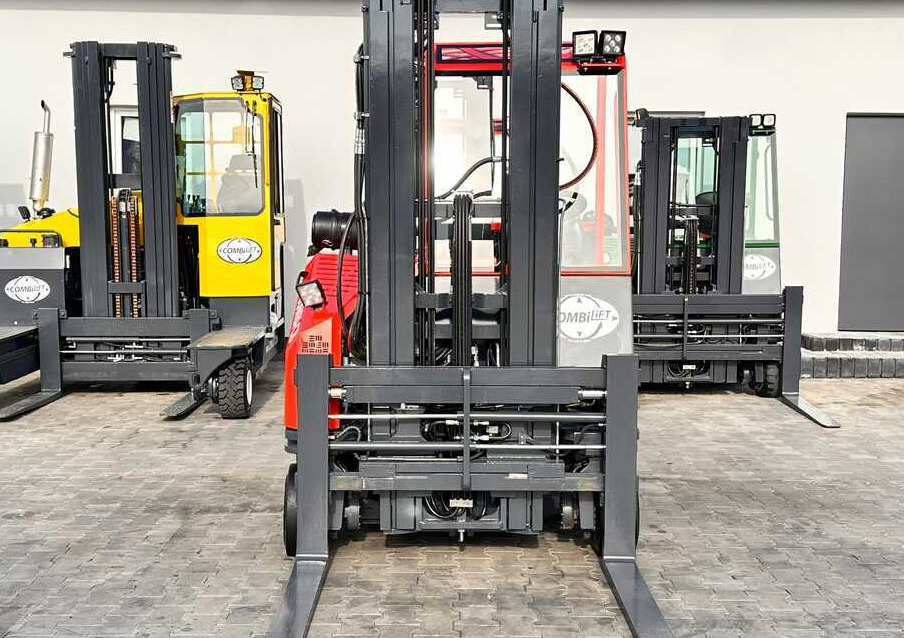 Combilift C3000CB / LPG / TRIPLEX / 5500MM / FREE LIFT / SIDE SHIFT + FORK POSITIONER / LIKE NEW - Chariot multidirectionnel: photos 3 Combilift C3000CB / LPG / TRIPLEX / 5500MM / FREE LIFT / SIDE SHIFT + FORK POSITIONER / LIKE NEW - Chariot multidirectionnel: photos 3