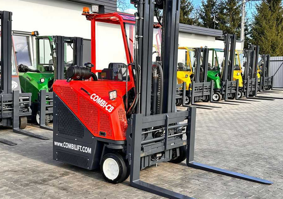 Combilift C3000CB / LPG / TRIPLEX / 5500MM / FREE LIFT / SIDE SHIFT + FORK POSITIONER / LIKE NEW - Chariot multidirectionnel: photos 4 Combilift C3000CB / LPG / TRIPLEX / 5500MM / FREE LIFT / SIDE SHIFT + FORK POSITIONER / LIKE NEW - Chariot multidirectionnel: photos 4