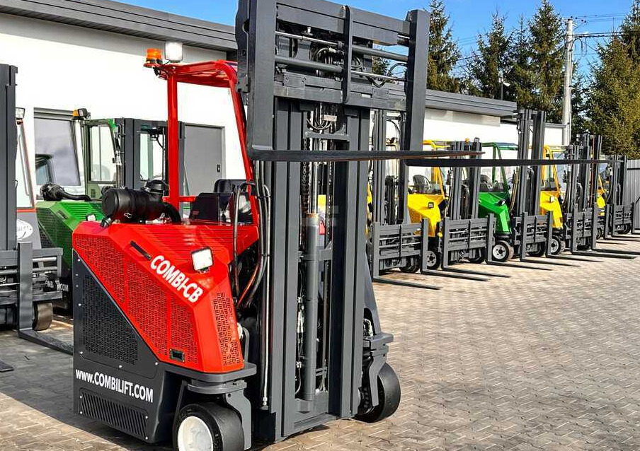 Combilift C3000CB / LPG / TRIPLEX / 5500MM / FREE LIFT / SIDE SHIFT + FORK POSITIONER / LIKE NEW - Chariot multidirectionnel: photos 3 Combilift C3000CB / LPG / TRIPLEX / 5500MM / FREE LIFT / SIDE SHIFT + FORK POSITIONER / LIKE NEW - Chariot multidirectionnel: photos 3