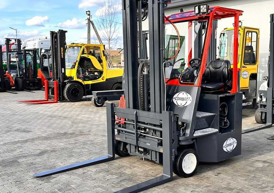 Combilift C3000CB / LPG / TRIPLEX / 5500MM / FREE LIFT / SIDE SHIFT + FORK POSITIONER / LIKE NEW - Chariot multidirectionnel: photos 1 Combilift C3000CB / LPG / TRIPLEX / 5500MM / FREE LIFT / SIDE SHIFT + FORK POSITIONER / LIKE NEW - Chariot multidirectionnel: photos 1