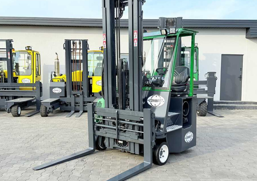 Combilift C3000CB / LPG / TRIPLEX – 6500MM / FREE LIFT / FORK POSITIONER / SIDE SHIFT / EXCELLENT CONDITION - Chariot multidirectionnel: photos 4 Combilift C3000CB / LPG / TRIPLEX – 6500MM / FREE LIFT / FORK POSITIONER / SIDE SHIFT / EXCELLENT CONDITION - Chariot multidirectionnel: photos 4