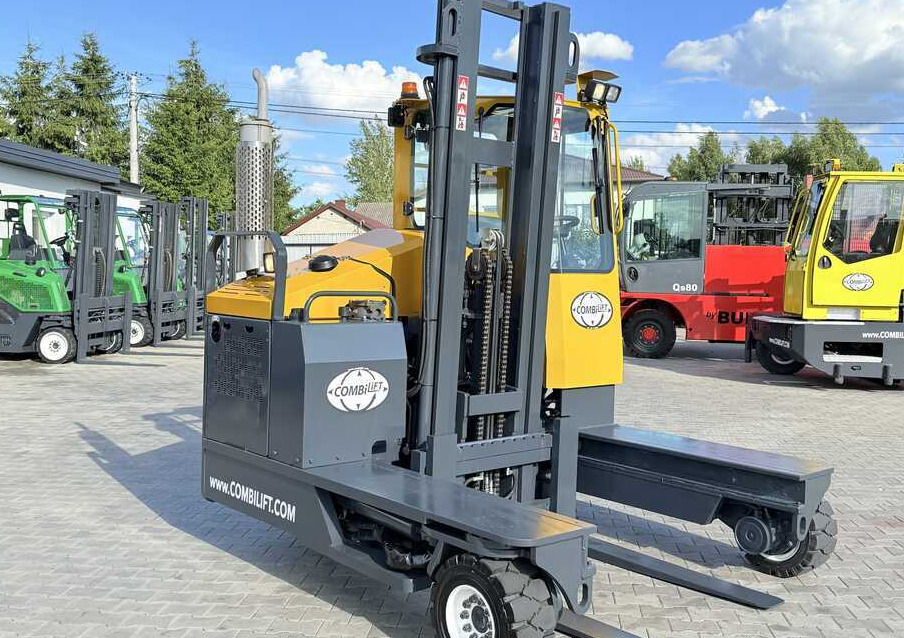 Combilift C4000 / GAS / DUPLEX - 4100MM / SIDE SHIFT / FREE LIFT / FULL HEATED CABIN / ONLY 4223 HOURS / CONDITION – LIKE NEW! - Chariot multidirectionnel: photos 4 Combilift C4000 / GAS / DUPLEX - 4100MM / SIDE SHIFT / FREE LIFT / FULL HEATED CABIN / ONLY 4223 HOURS / CONDITION – LIKE NEW! - Chariot multidirectionnel: photos 4