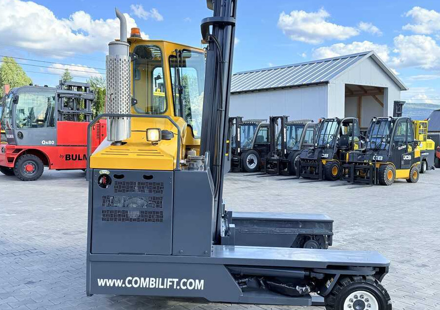 Combilift C4000 / GAS / DUPLEX - 4100MM / SIDE SHIFT / FREE LIFT / FULL HEATED CABIN / ONLY 4223 HOURS / CONDITION – LIKE NEW! - Chariot multidirectionnel: photos 5 Combilift C4000 / GAS / DUPLEX - 4100MM / SIDE SHIFT / FREE LIFT / FULL HEATED CABIN / ONLY 4223 HOURS / CONDITION – LIKE NEW! - Chariot multidirectionnel: photos 5