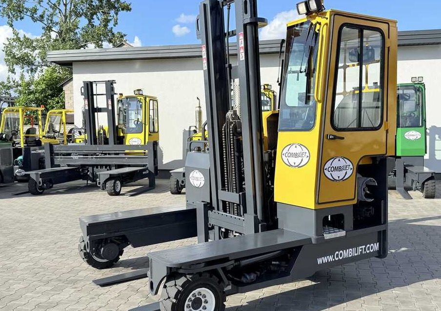 Combilift C4000 / GAS / DUPLEX - 4100MM / SIDE SHIFT / FREE LIFT / FULL HEATED CABIN / ONLY 4223 HOURS / CONDITION – LIKE NEW! - Chariot multidirectionnel: photos 1 Combilift C4000 / GAS / DUPLEX - 4100MM / SIDE SHIFT / FREE LIFT / FULL HEATED CABIN / ONLY 4223 HOURS / CONDITION – LIKE NEW! - Chariot multidirectionnel: photos 1