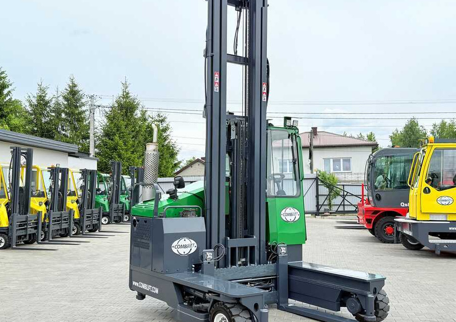 Combilift C4000 / GAS / TRIPLEX - 9300MM / FREE-LIFT / POSITIONER / LIKE NEW - Chariot multidirectionnel: photos 5 Combilift C4000 / GAS / TRIPLEX - 9300MM / FREE-LIFT / POSITIONER / LIKE NEW - Chariot multidirectionnel: photos 5