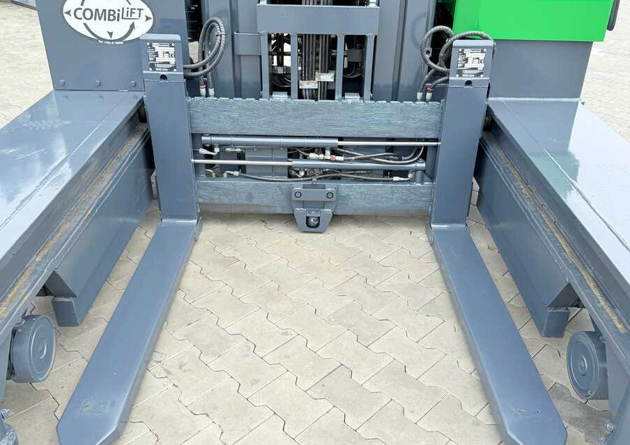 Combilift C4000 / GAS / TRIPLEX - 9300MM / FREE-LIFT / POSITIONER / LIKE NEW - Chariot multidirectionnel: photos 4 Combilift C4000 / GAS / TRIPLEX - 9300MM / FREE-LIFT / POSITIONER / LIKE NEW - Chariot multidirectionnel: photos 4