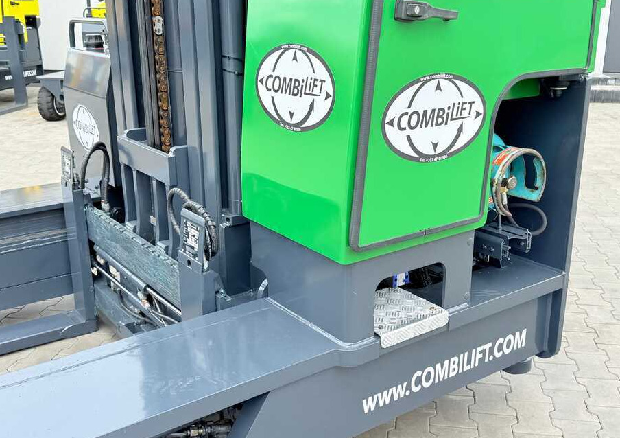 Combilift C4000 / GAS / TRIPLEX - 9300MM / FREE-LIFT / POSITIONER / LIKE NEW - Chariot multidirectionnel: photos 3 Combilift C4000 / GAS / TRIPLEX - 9300MM / FREE-LIFT / POSITIONER / LIKE NEW - Chariot multidirectionnel: photos 3
