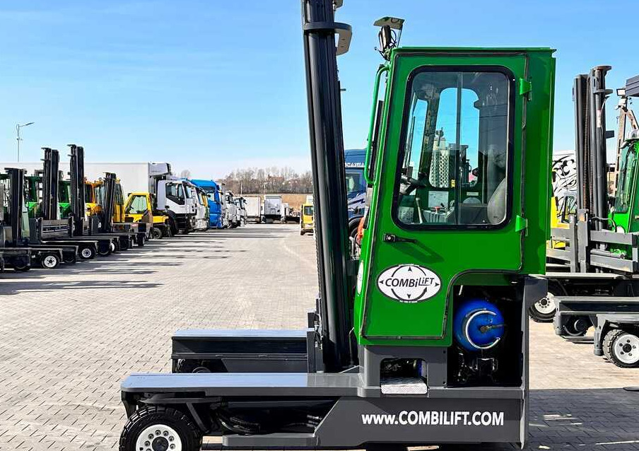 Combilift C4000 / LPG / DUPLEX / 4500MM / FREE LIFT / LIKE NEW - Chariot multidirectionnel: photos 3 Combilift C4000 / LPG / DUPLEX / 4500MM / FREE LIFT / LIKE NEW - Chariot multidirectionnel: photos 3