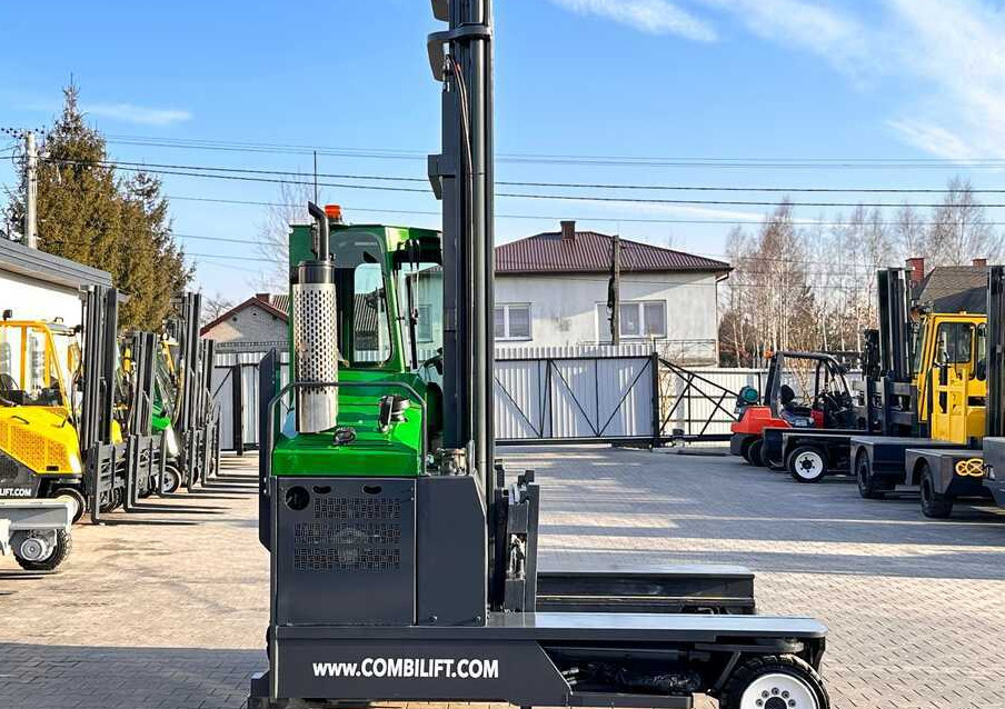 Combilift C4000 / LPG / DUPLEX / LIFTING HEIGHT 550CM / FREE LIFT / LIKE NEW - Chariot multidirectionnel: photos 5 Combilift C4000 / LPG / DUPLEX / LIFTING HEIGHT 550CM / FREE LIFT / LIKE NEW - Chariot multidirectionnel: photos 5
