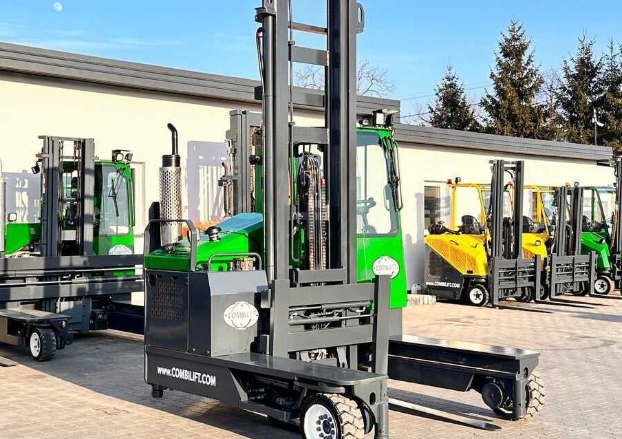 Combilift C4000 / LPG / DUPLEX / LIFTING HEIGHT 550CM / FREE LIFT / LIKE NEW - Chariot multidirectionnel: photos 4 Combilift C4000 / LPG / DUPLEX / LIFTING HEIGHT 550CM / FREE LIFT / LIKE NEW - Chariot multidirectionnel: photos 4