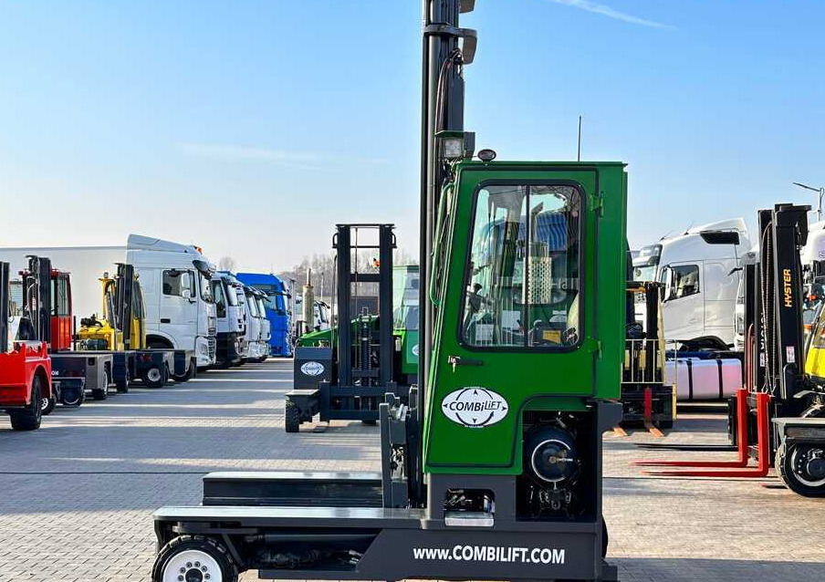 Combilift C4000 / LPG / DUPLEX / LIFTING HEIGHT 550CM / FREE LIFT / LIKE NEW - Chariot multidirectionnel: photos 2 Combilift C4000 / LPG / DUPLEX / LIFTING HEIGHT 550CM / FREE LIFT / LIKE NEW - Chariot multidirectionnel: photos 2