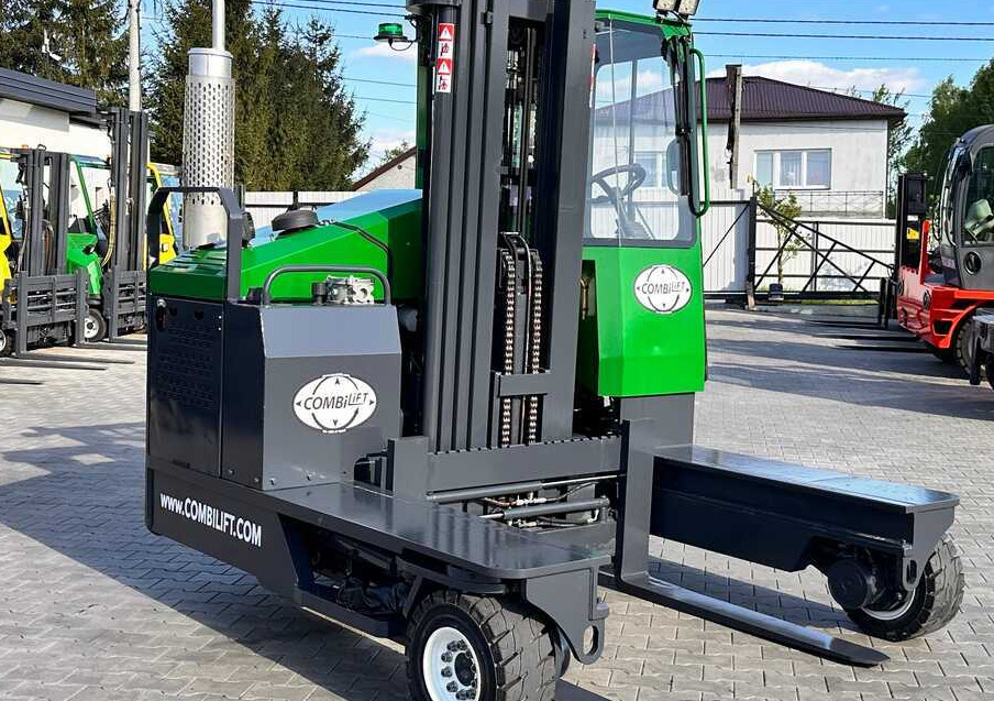 Combilift C4000 / TRIPLEX / 4900MM / GAS / FREE LIFT / FORK SIDE SHIFT / LIKE NEW - Chariot multidirectionnel: photos 4 Combilift C4000 / TRIPLEX / 4900MM / GAS / FREE LIFT / FORK SIDE SHIFT / LIKE NEW - Chariot multidirectionnel: photos 4