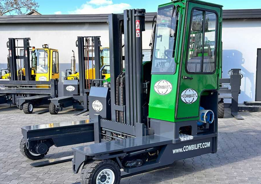 Combilift C4000 / TRIPLEX / 4900MM / GAS / FREE LIFT / FORK SIDE SHIFT / LIKE NEW - Chariot multidirectionnel: photos 1 Combilift C4000 / TRIPLEX / 4900MM / GAS / FREE LIFT / FORK SIDE SHIFT / LIKE NEW - Chariot multidirectionnel: photos 1