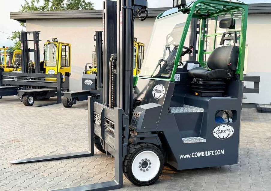 Combilift C4000CB / TRIPLEX - 5200MM / LPG / FREE LIFT / FORK POSITIONER / FORK SIDESHIFT / HEIGHT 2450MM / LIKE NEW - Chariot multidirectionnel: photos 2 Combilift C4000CB / TRIPLEX - 5200MM / LPG / FREE LIFT / FORK POSITIONER / FORK SIDESHIFT / HEIGHT 2450MM / LIKE NEW - Chariot multidirectionnel: photos 2