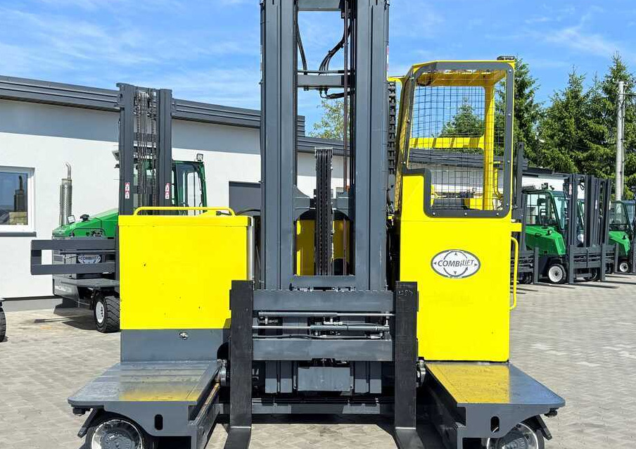 Combilift C4000STE / TRIPLEX / 6850MM / FREE LIFT / ONLY 1,348 HOURS / FORK SIDESHIFT / EXCELLENT CONDITION - Chariot multidirectionnel: photos 2 Combilift C4000STE / TRIPLEX / 6850MM / FREE LIFT / ONLY 1,348 HOURS / FORK SIDESHIFT / EXCELLENT CONDITION - Chariot multidirectionnel: photos 2