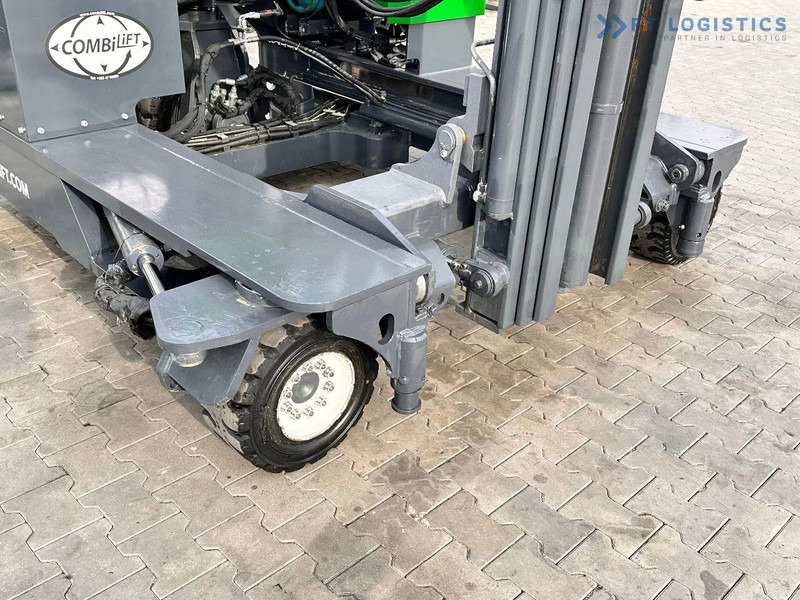 Chariot multidirectionnel Combilift C4500 / LPG / TRIPLEX / 5500MM / FREE LIFT / HYDRAULIC FORK SHIFT / Like New C4500 / LPG / TRIPLEX / 5500MM / FREE LIFT / HYDRAU: photos 19 Chariot multidirectionnel Combilift C4500 / LPG / TRIPLEX / 5500MM / FREE LIFT / HYDRAULIC FORK SHIFT / Like New C4500 / LPG / TRIPLEX / 5500MM / FREE LIFT / HYDRAU: photos 19