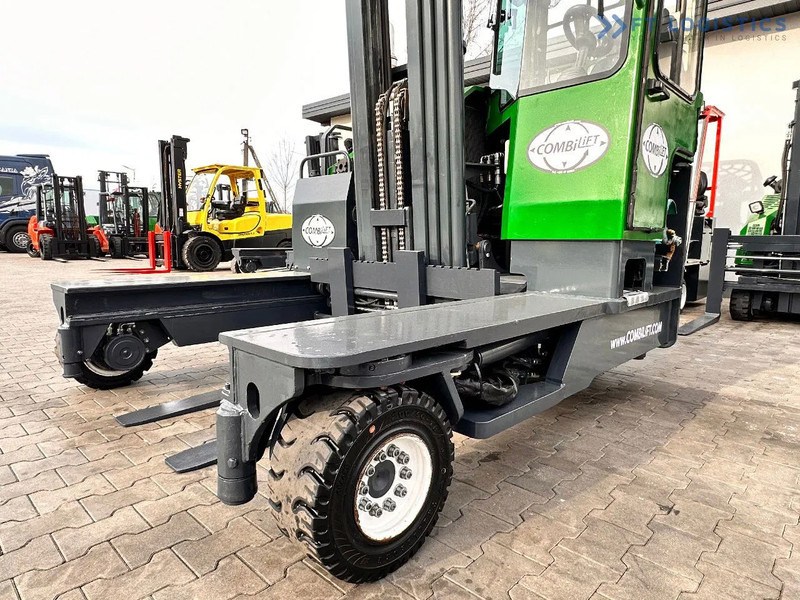 Chariot multidirectionnel Combilift C4500 / LPG / TRIPLEX / 5500MM / FREE LIFT / HYDRAULIC FORK SHIFT / Like New C4500 / LPG / TRIPLEX / 5500MM / FREE LIFT / HYDRAU: photos 6 Chariot multidirectionnel Combilift C4500 / LPG / TRIPLEX / 5500MM / FREE LIFT / HYDRAULIC FORK SHIFT / Like New C4500 / LPG / TRIPLEX / 5500MM / FREE LIFT / HYDRAU: photos 6