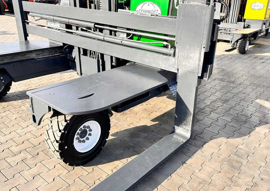 Combilift C5000XL / LPG / AIR CONDITIONING / WIDE POSITIONER / DUPLEX MAST / ADJUSTABLE FORKS / NEW TIRES / EXCELLENT CONDITION! - Chariot multidirectionnel: photos 5 Combilift C5000XL / LPG / AIR CONDITIONING / WIDE POSITIONER / DUPLEX MAST / ADJUSTABLE FORKS / NEW TIRES / EXCELLENT CONDITION! - Chariot multidirectionnel: photos 5
