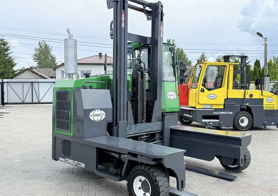 Combilift C8000 / GAS / DUPLEX - 4700MM / FORK POSITIONER / FREE LIFT / FULL HEATED CABIN / ONLY 5141H / CONDITION – LIKE NEW! - Chariot multidirectionnel: photos 4 Combilift C8000 / GAS / DUPLEX - 4700MM / FORK POSITIONER / FREE LIFT / FULL HEATED CABIN / ONLY 5141H / CONDITION – LIKE NEW! - Chariot multidirectionnel: photos 4