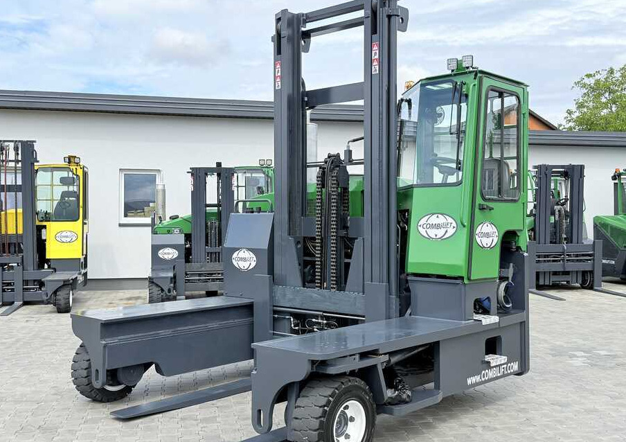 Combilift C8000 / GAS / DUPLEX - 4700MM / FORK POSITIONER / FREE LIFT / FULL HEATED CABIN / ONLY 5141H / CONDITION – LIKE NEW! - Chariot multidirectionnel: photos 1 Combilift C8000 / GAS / DUPLEX - 4700MM / FORK POSITIONER / FREE LIFT / FULL HEATED CABIN / ONLY 5141H / CONDITION – LIKE NEW! - Chariot multidirectionnel: photos 1