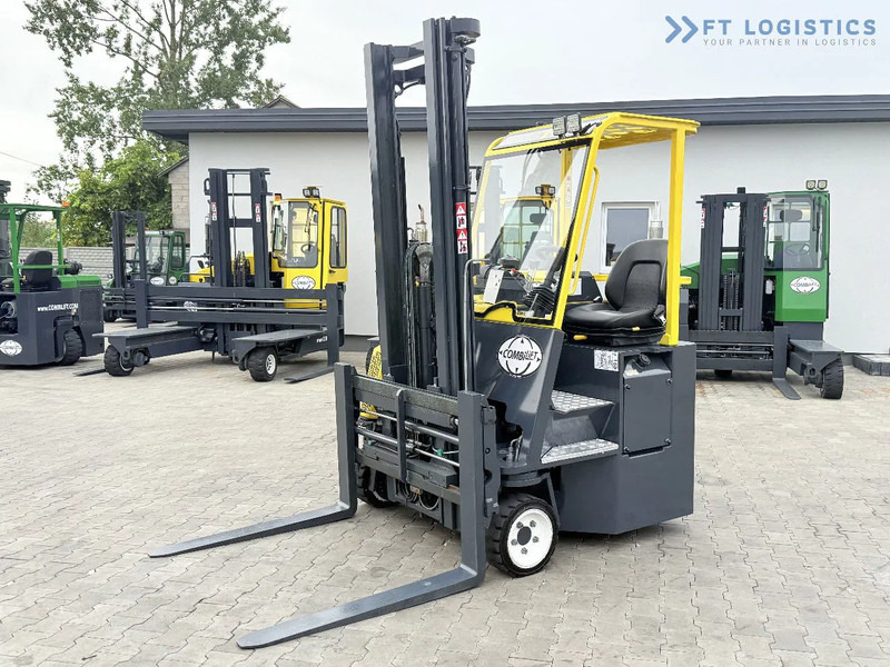 Combilift CB2500 / DUPLEX / 4100MM / DIESEL / FREE LIFT / FORK POSITIONER / SIDE SHIFT / LIKE NEW / Wide range of four-way and side loader - Chariot multidirectionnel: photos 1 Combilift CB2500 / DUPLEX / 4100MM / DIESEL / FREE LIFT / FORK POSITIONER / SIDE SHIFT / LIKE NEW / Wide range of four-way and side loader - Chariot multidirectionnel: photos 1