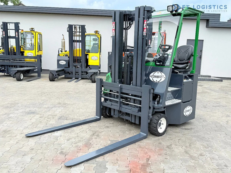 Combilift CB3000 / DIESEL / TRIPLEX 4900MM / FULL FREE LIFT / SIDE SHIFT / FORK POSITIONER / 1500MM FORKS / LIKE NEW CB3000 / DIESEL / TRI - Chariot multidirectionnel: photos 3 Combilift CB3000 / DIESEL / TRIPLEX 4900MM / FULL FREE LIFT / SIDE SHIFT / FORK POSITIONER / 1500MM FORKS / LIKE NEW CB3000 / DIESEL / TRI - Chariot multidirectionnel: photos 3