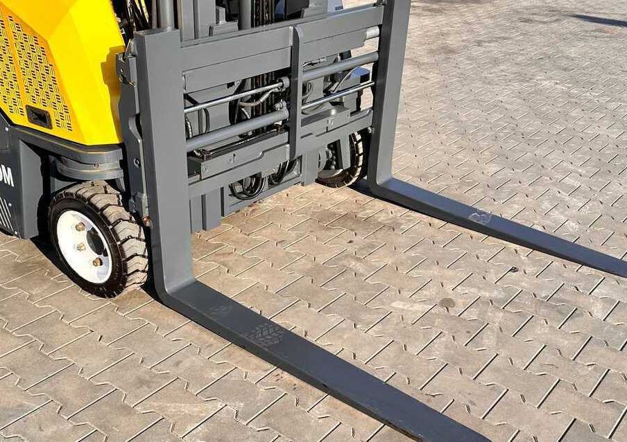 Combilift CB3000 / LPG / DUPLEX / 4000MM / FREE LIFT / NEW BAND TIRES / LIKE NEW - Chariot multidirectionnel: photos 4 Combilift CB3000 / LPG / DUPLEX / 4000MM / FREE LIFT / NEW BAND TIRES / LIKE NEW - Chariot multidirectionnel: photos 4