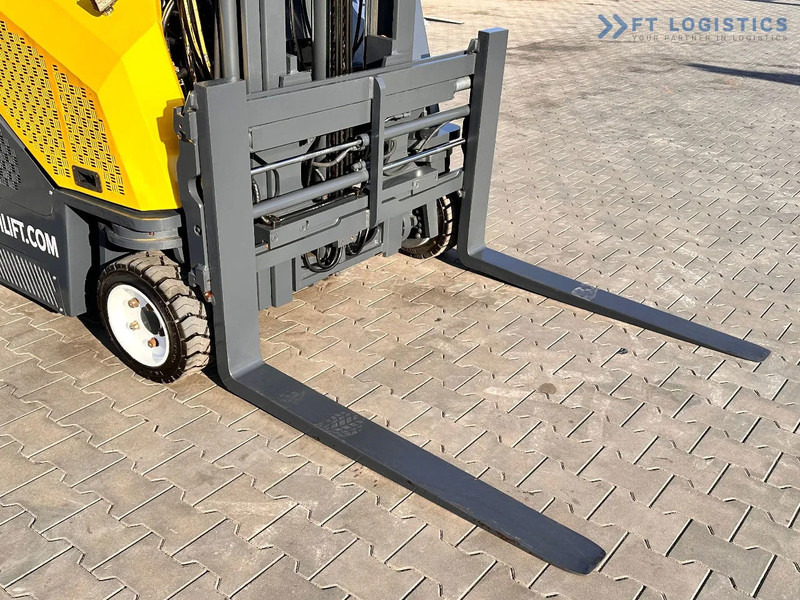 Combilift CB3000 / LPG / DUPLEX / 4000MM / FREE LIFT / NEW TIRES / LIKE NEW CB3000 / LPG / DUPLEX / 4000MM / FREE LIFT / NEW TIRES / LIKE - Chariot multidirectionnel: photos 4 Combilift CB3000 / LPG / DUPLEX / 4000MM / FREE LIFT / NEW TIRES / LIKE NEW CB3000 / LPG / DUPLEX / 4000MM / FREE LIFT / NEW TIRES / LIKE - Chariot multidirectionnel: photos 4