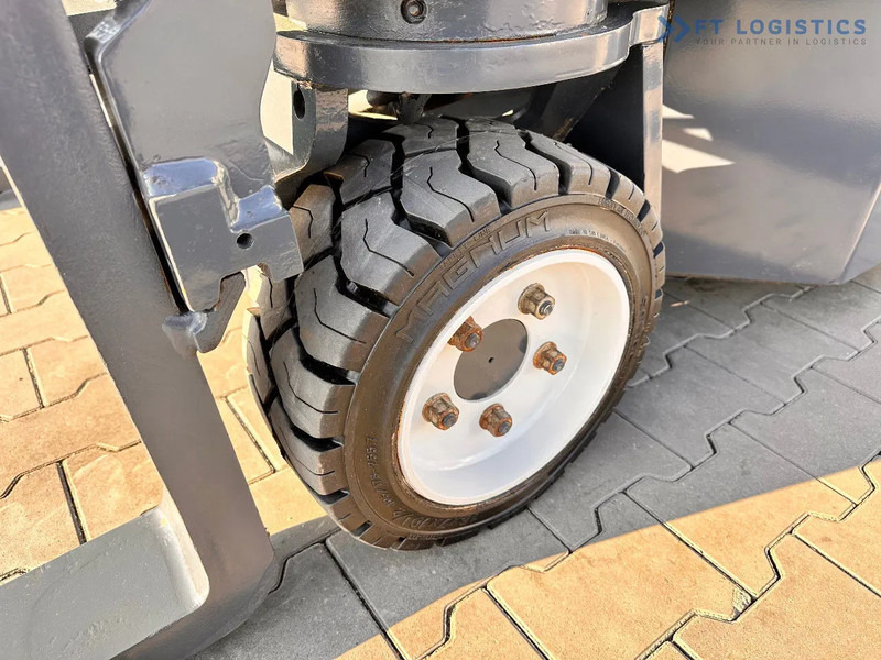 Combilift CB3000 / LPG / DUPLEX / 4000MM / FREE LIFT / NEW TIRES / LIKE NEW CB3000 / LPG / DUPLEX / 4000MM / FREE LIFT / NEW TIRES / LIKE - Chariot multidirectionnel: photos 5 Combilift CB3000 / LPG / DUPLEX / 4000MM / FREE LIFT / NEW TIRES / LIKE NEW CB3000 / LPG / DUPLEX / 4000MM / FREE LIFT / NEW TIRES / LIKE - Chariot multidirectionnel: photos 5