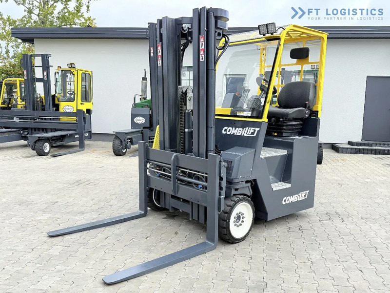 Combilift CB4000 / GAS / TRIPLEX 5200MM / FREE LIFT / FORK POSITIONER / SIDE SHIFT / EXCELLENT CONDITION / Wide range of four-way and side - Chariot multidirectionnel: photos 4 Combilift CB4000 / GAS / TRIPLEX 5200MM / FREE LIFT / FORK POSITIONER / SIDE SHIFT / EXCELLENT CONDITION / Wide range of four-way and side - Chariot multidirectionnel: photos 4