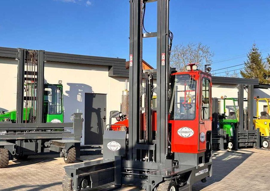 Combilift COMBILIFT C4000 – TRIPLEX 9300 mm – Year 2017 – GAS – FREE LIFT – FORK SIDE SHIFT – CONDITION 5/5 - Chariot multidirectionnel: photos 1 Combilift COMBILIFT C4000 – TRIPLEX 9300 mm – Year 2017 – GAS – FREE LIFT – FORK SIDE SHIFT – CONDITION 5/5 - Chariot multidirectionnel: photos 1