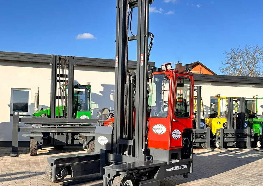Combilift COMBILIFT C4000 – TRIPLEX 9300 mm – Year 2017 – GAS – FREE LIFT – FORK SIDE SHIFT – CONDITION 5/5 - Chariot multidirectionnel: photos 3 Combilift COMBILIFT C4000 – TRIPLEX 9300 mm – Year 2017 – GAS – FREE LIFT – FORK SIDE SHIFT – CONDITION 5/5 - Chariot multidirectionnel: photos 3