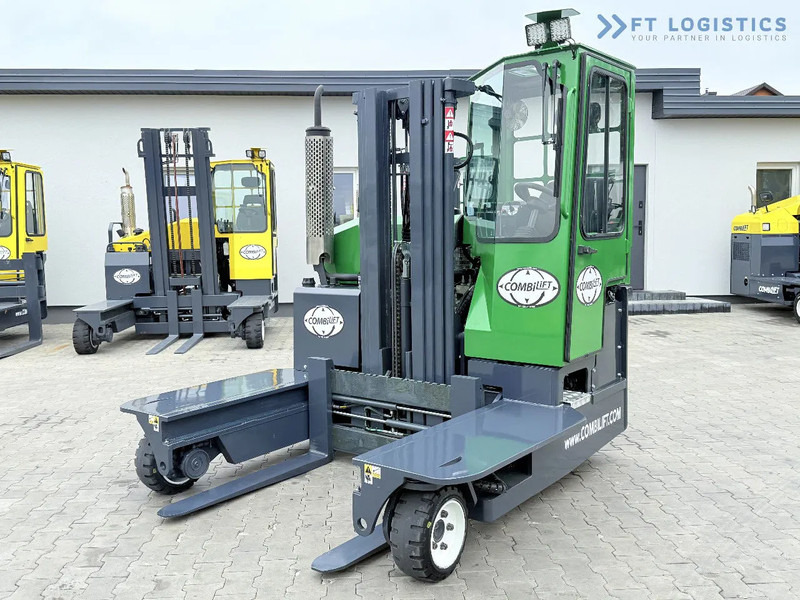 Combilift Combilift C3000 / DIESEL / TRIPLEX 4900MM / FREE LIFT / FORK POSITIONER / HEATING / FULL CABIN / PERFECT CONDITION / Wide range - Chariot multidirectionnel: photos 4 Combilift Combilift C3000 / DIESEL / TRIPLEX 4900MM / FREE LIFT / FORK POSITIONER / HEATING / FULL CABIN / PERFECT CONDITION / Wide range - Chariot multidirectionnel: photos 4